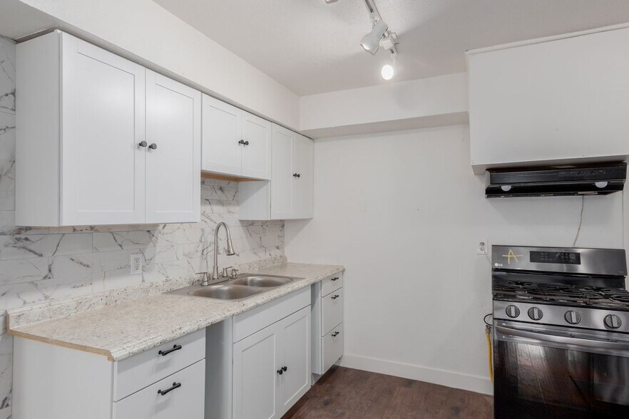 Building Photo - 3622 W Sunland Ave