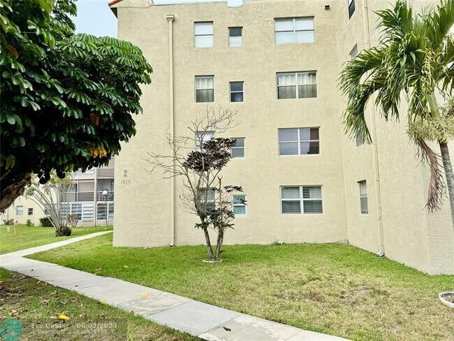 Building Photo - 1810 N Lauderdale Ave