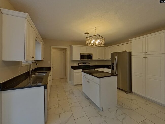 Building Photo - 8737 Windsor Lake Blvd