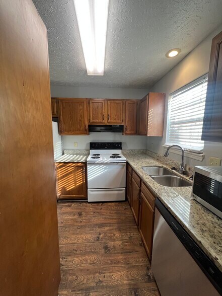 Building Photo - 6259 Woodrun Pl