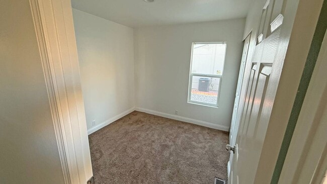 Building Photo - 21100 State St