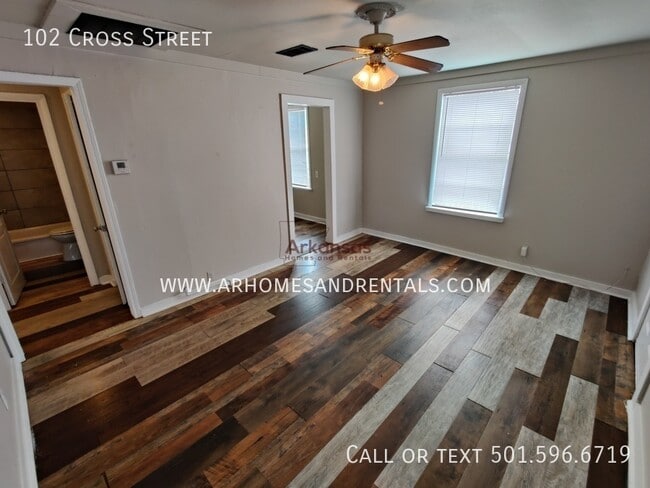 Building Photo - 102 Cross St