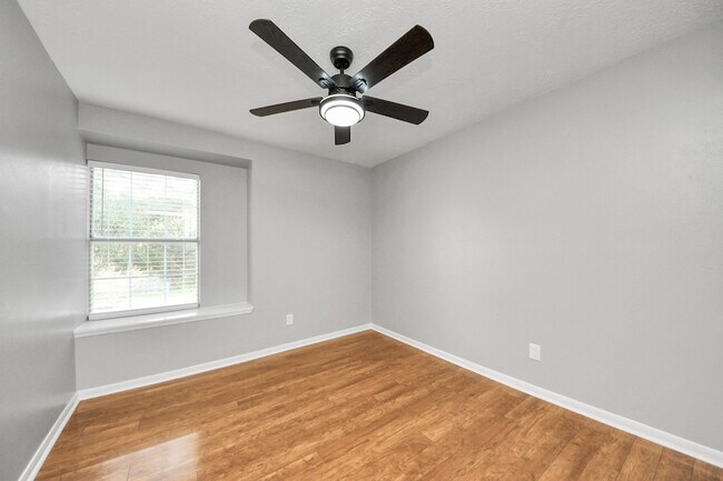 Building Photo - 20922 Whitevine Way