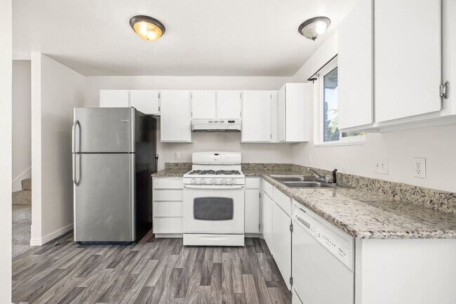 Building Photo - Charming 3-Bedroom Home for Rent – Available July 15, 2026!