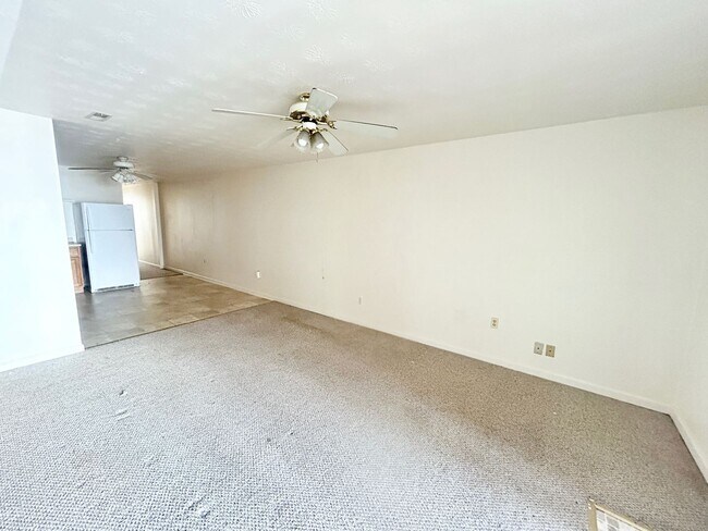 Building Photo - 1543 S Charles St