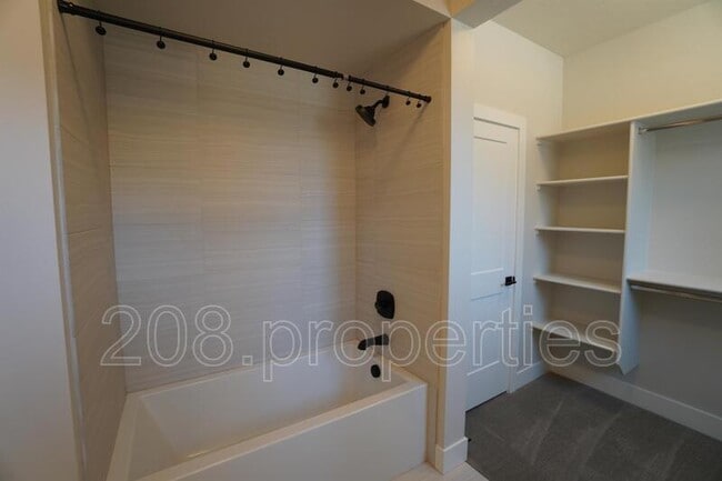 Building Photo - 3045 S Honeycomb Way