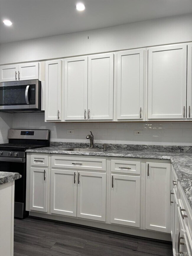 Building Photo - 71-29 Myrtle Ave