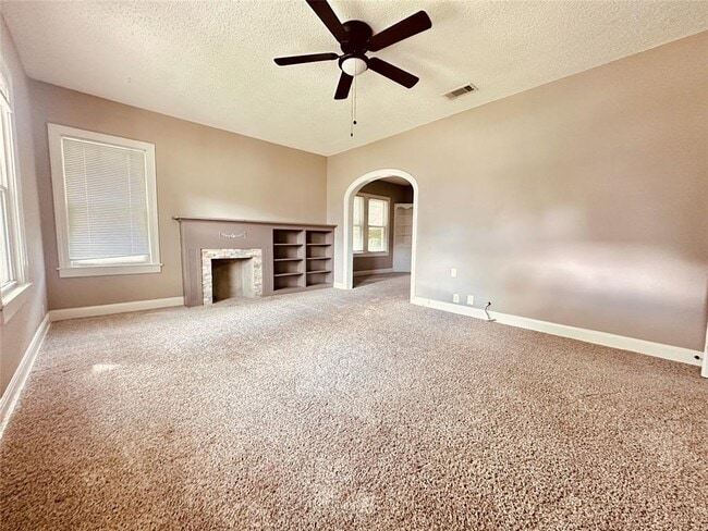 Building Photo - 916 E 37th St