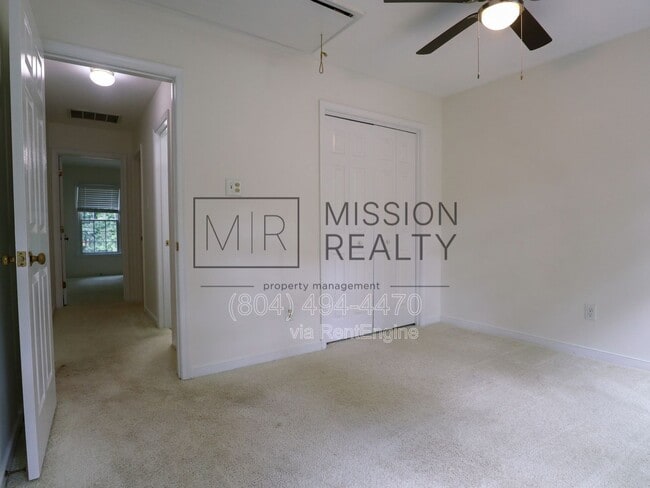 Building Photo - 4600 Cedar Cliff Rd