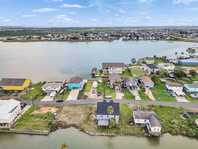 Building Photo - 7016 Delesandri Dr