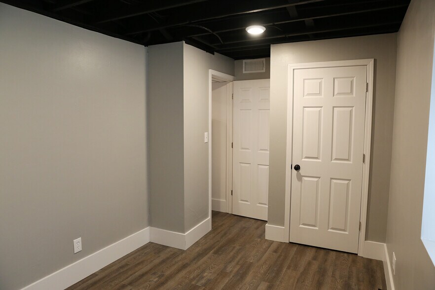 bedroom #1 - 1511 Leavenworth St