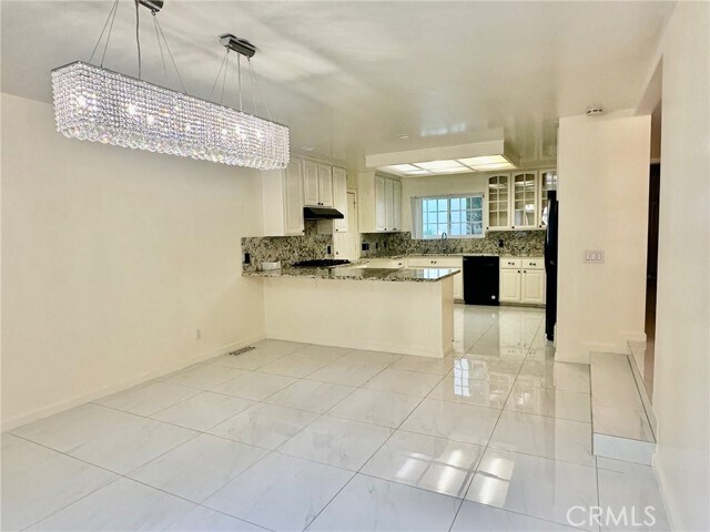 Building Photo - 2255 E Chevy Chase Dr