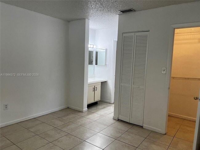 Building Photo - 6001 Shaker Wood Cir