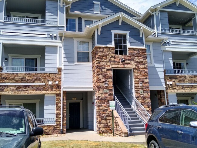 Building Photo - Super Fly 1 Bedroom with Large Study, 1 1/2 Bathrooms, Balcony, Reserved Parking AVAILABLE NOW