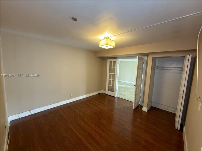 Building Photo - 320 Racquet Club Rd