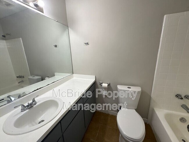 Building Photo - 2941 Rollingwood Dr