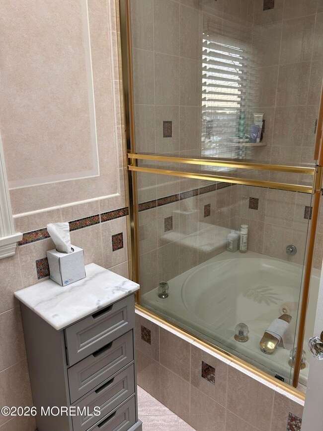 Building Photo - 6 Cook St