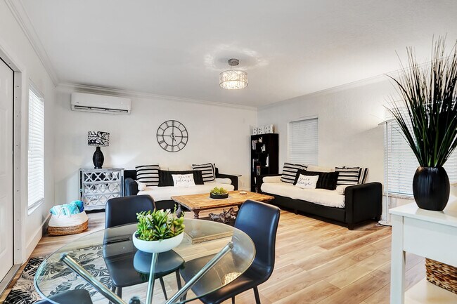 Building Photo - 311 SE 3rd Ave