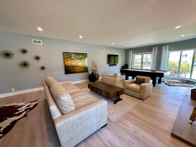 Building Photo - 4515 N Lake Dr