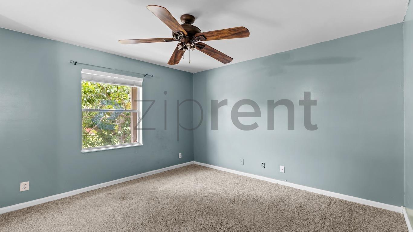 Building Photo - Unit