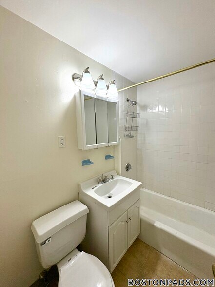 Building Photo - 122 Dustin St