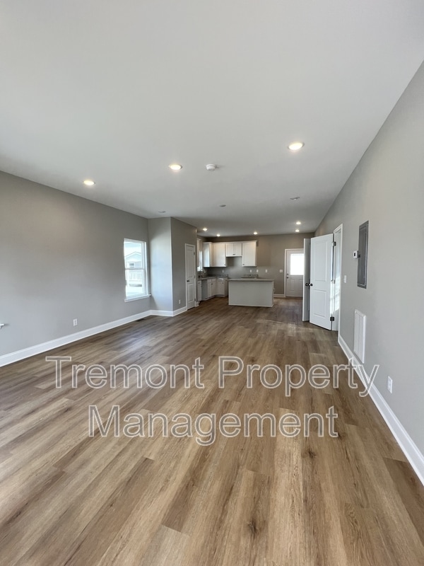 Building Photo - 1226 Sholar Ave