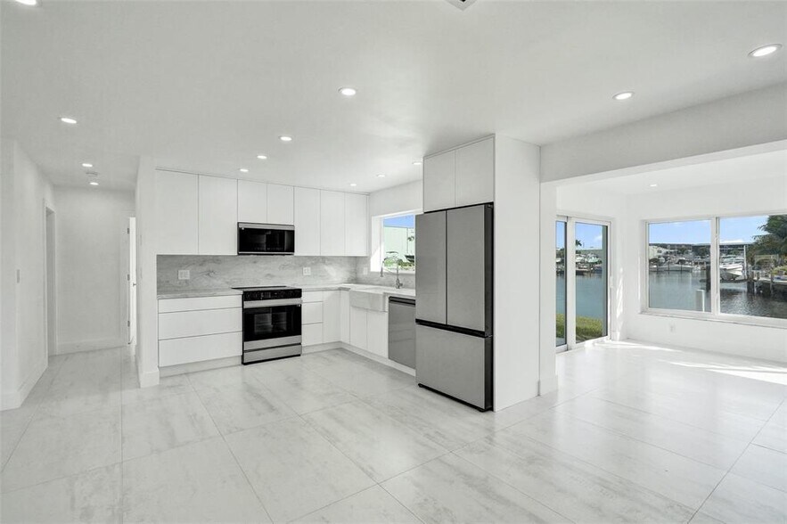 Building Photo - 1960 SE 5th Ct