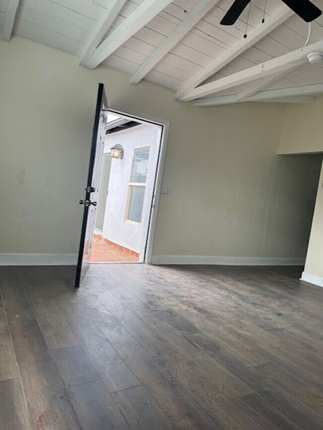 Building Photo - DHS6348