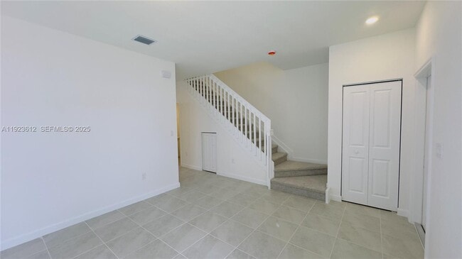 Building Photo - 2621 SE 27th Dr