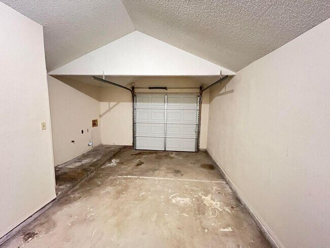 Building Photo - 11812 Tracy Austin Ln