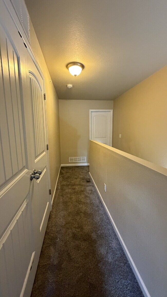 Building Photo - Beautiful 2-Story Townhome with Finished Basement