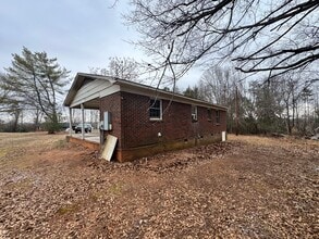 Building Photo - 2 bedroom / 1 office / 1 bathroom in Shelby, NC