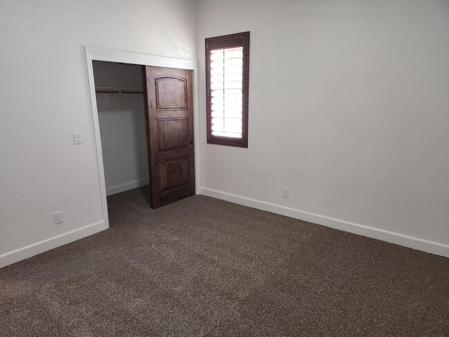 Building Photo - 8420 Lake Shore Dr