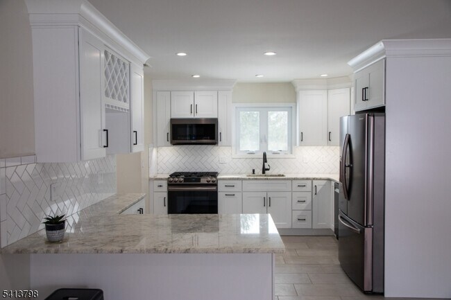 Building Photo - 711 Brooklyn Ave