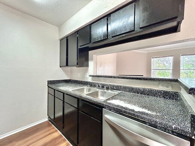 Building Photo - 7111 E Hwy 290