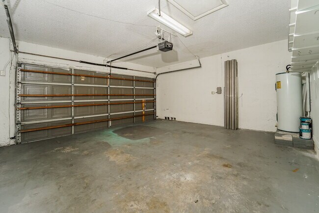 Building Photo - 6642 NW 42nd Ave