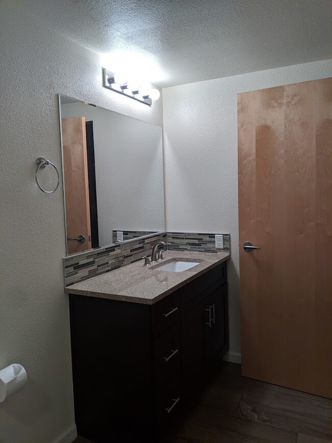 Building Photo - Downtown Living with great views