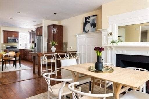 Building Photo - 1898 Beacon St