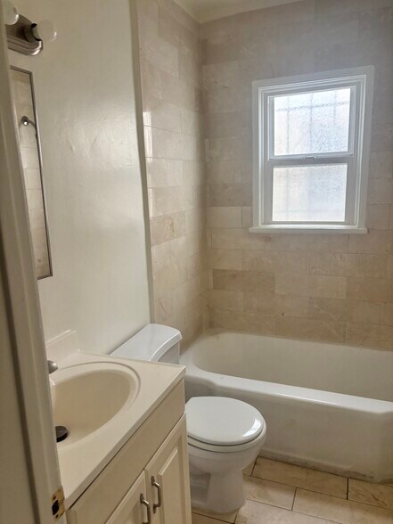 Building Photo - 151 S Crescent Dr