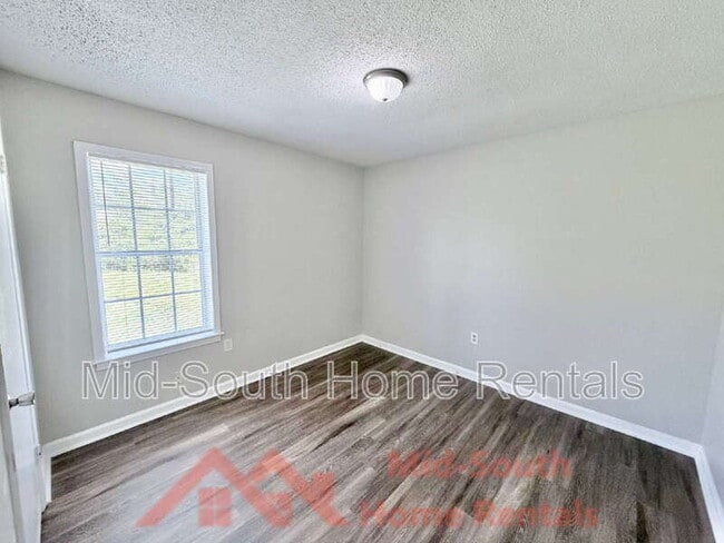 Building Photo - 4900 Walden Glen St