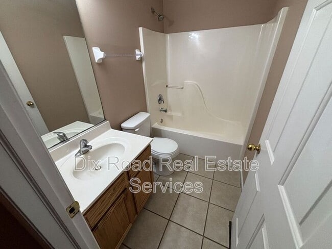 Building Photo - 17 Ambergreen Ct