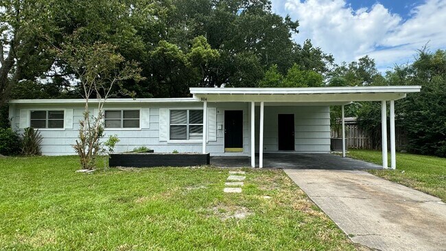 Primary Photo - 3 Bed, 2 Bath Corner Lot Home!