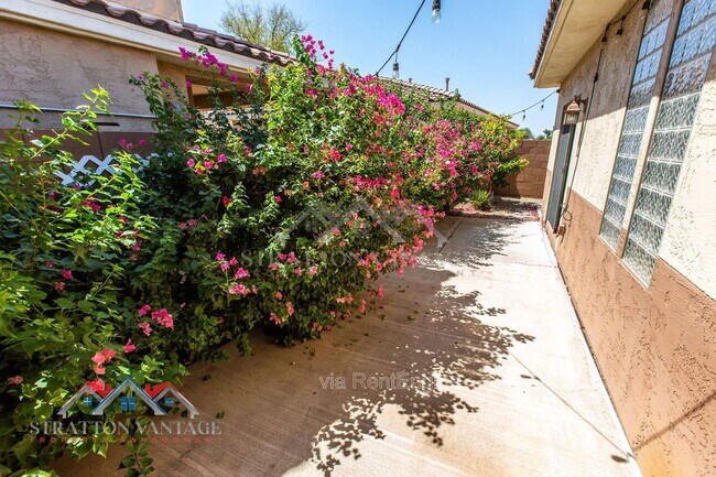 Building Photo - 13562 W Cypress St