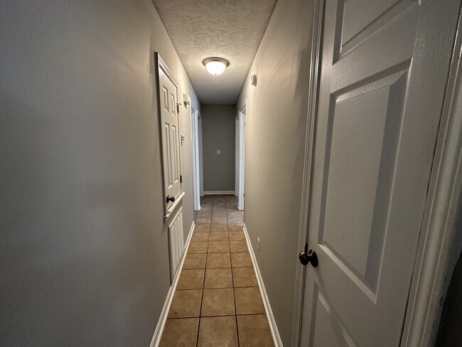 Building Photo - 125 Grove Creek Dr