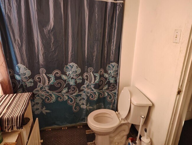 Building Photo - 353 W 26th St