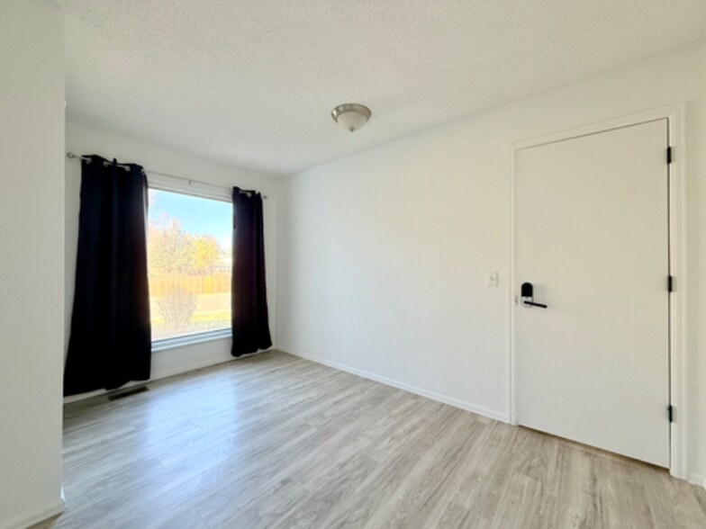 Building Photo - 2708 W 98th Dr