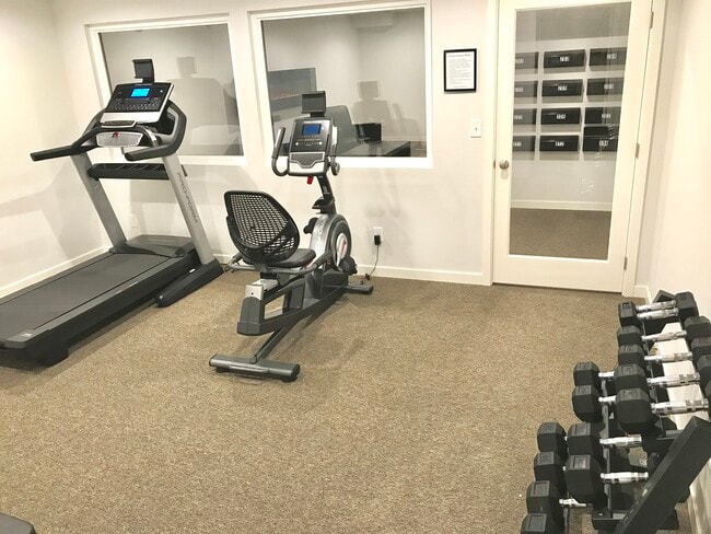 Building Photo - 1333 Holton Dr