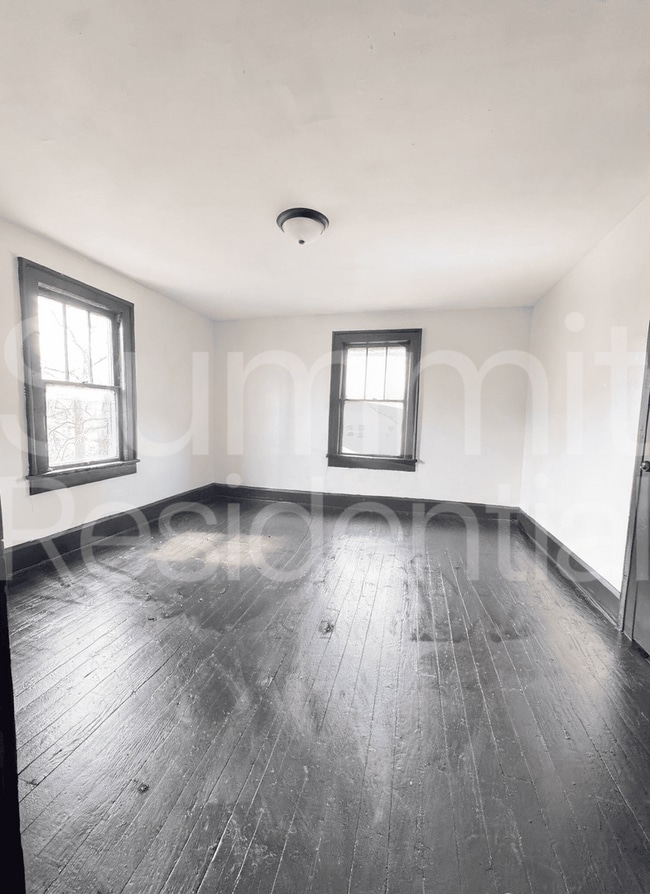 Building Photo - 4 Bedroom House for Rent