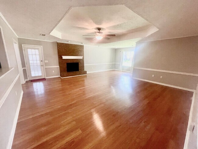 Building Photo - Spacious 4/2 on Corner Lot for Rent in Bra...