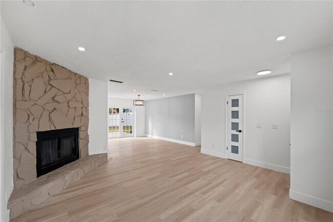 Building Photo - 3206 Las Brisas Dr